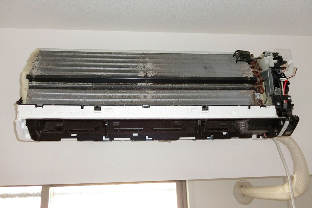 イーライフサポート　エアコン洗浄前