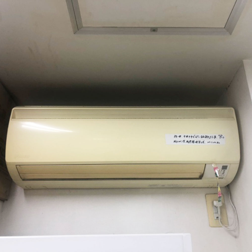 イーライフサポート　エアコン交換前