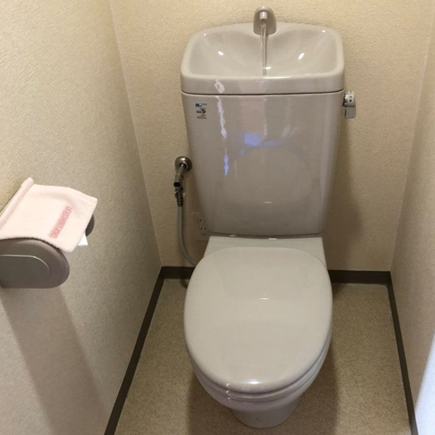 イーライフサポート　トイレリフォーム前