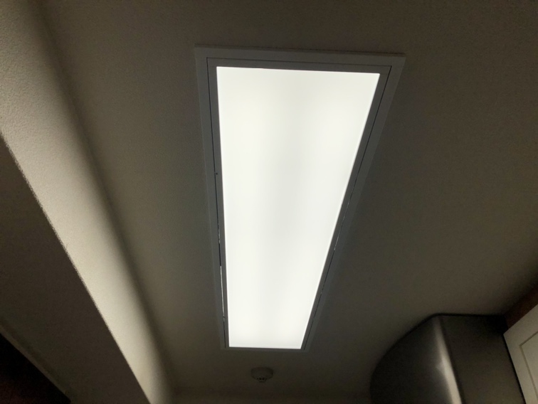 キッチン天井照明交換 | イーライフサポート