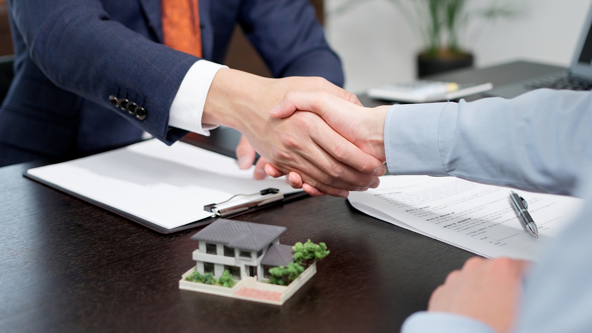 マンション投資で節税のメリットを得やすい人