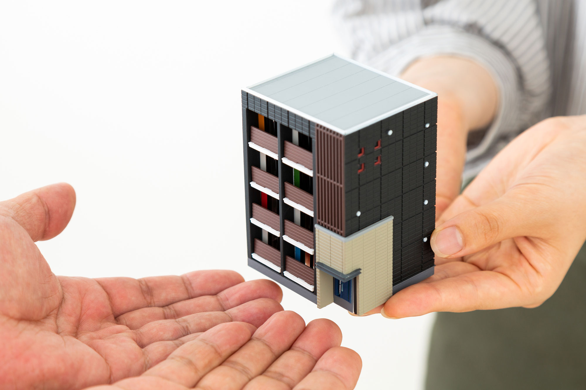 投資用マンションの売却タイミングは？ 後悔しないための判断基準を解説｜株式会社イー・トラスト