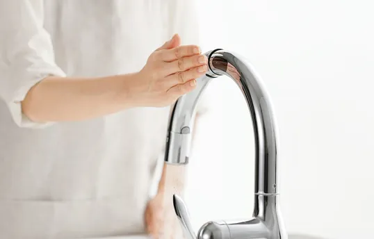 タッチレス蛇口一体型浄水器｜エステムコート三田 ザ・クラブハウス｜兵庫県三田市｜エステム三田